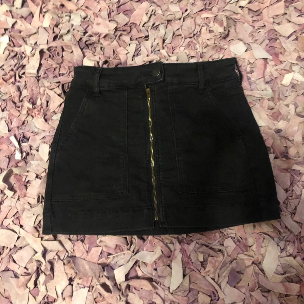 Super cute American Eagle jean skirt! - Picture 1 of 8
